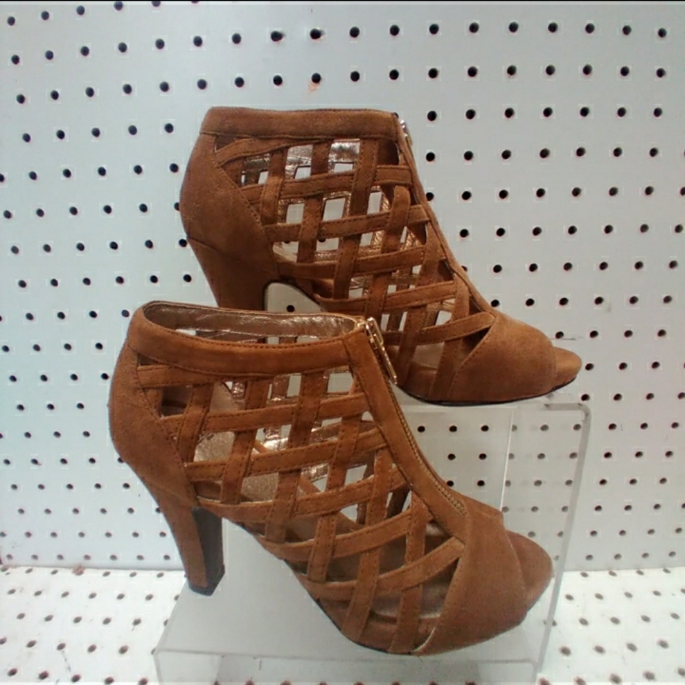 Sofft | Brown Sandals | Women Suede Leather Cushioned Platform Heel Pump Zip-up